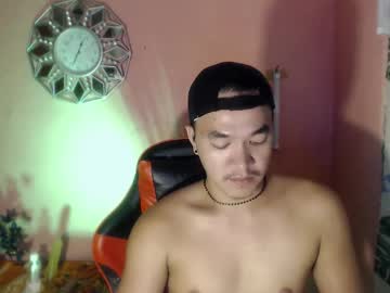 Petitehugecockxnxxx Chaturbate stream image from August 21, 2025