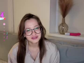 Sophialorensia Chaturbate stream image from August 21, 2025