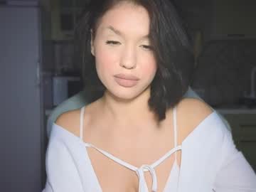 Mia___Lunaa Chaturbate stream image from August 21, 2025