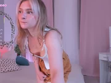 Michellecoy Chaturbate stream image from August 21, 2025
