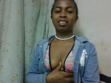 Erolinee Chaturbate stream image from August 22, 2025