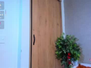 Scaarlentlinkk Chaturbate stream image from August 22, 2025