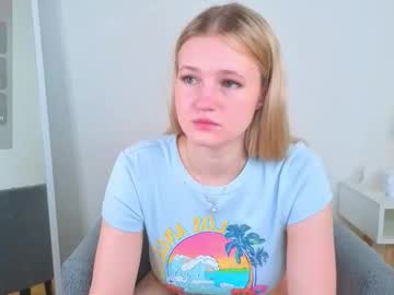 Emilyhewell Chaturbate stream image from August 22, 2025