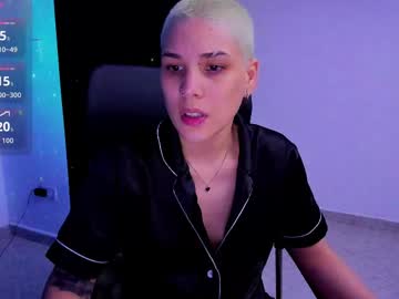 Laura_R23 Chaturbate stream image from August 22, 2025