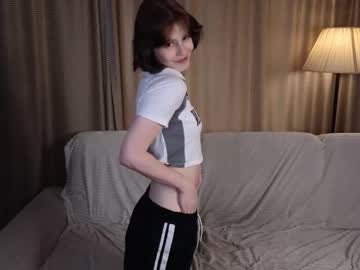 Krissyhei Chaturbate stream image from August 22, 2025