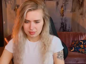 Adelloys Chaturbate stream image from August 22, 2025