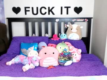 Mackenziewolfe Chaturbate stream image from August 22, 2025