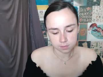 Veryveryvery_Shy Chaturbate stream image from August 22, 2025