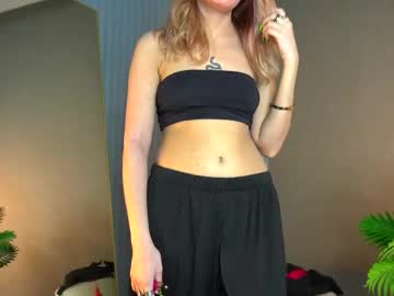 Plumpetite Chaturbate stream image from August 22, 2025