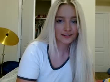 Varsityviolet Chaturbate stream image from August 22, 2025