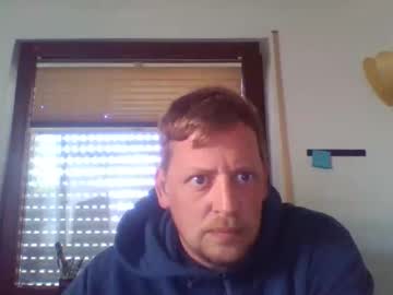 Blonde32m Chaturbate stream image from August 22, 2025