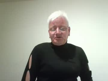 Mandywinger Chaturbate stream image from August 22, 2025