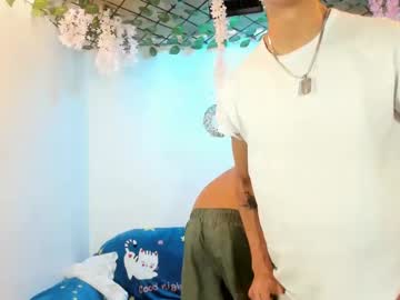 Club_Latinboys Chaturbate stream image from August 22, 2025