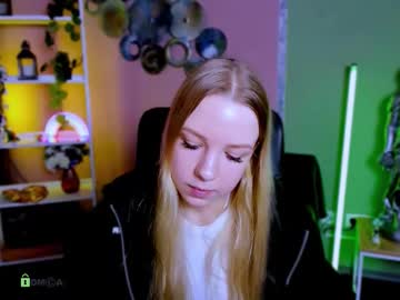 Leyla_Hottie Chaturbate stream image from August 22, 2025
