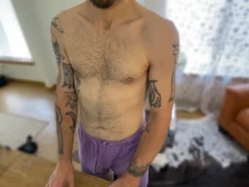 Showdowntowne Chaturbate stream image from August 22, 2025