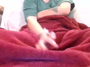 Alliebearx Chaturbate stream image from August 22, 2025