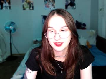 Poppyglow Chaturbate stream image from August 22, 2025