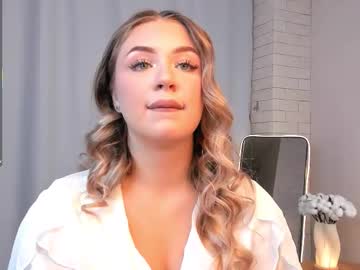 Diannedibartolo Chaturbate stream image from August 22, 2025