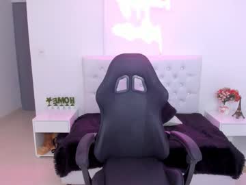 Emiily_Cortes Chaturbate stream image from August 22, 2025