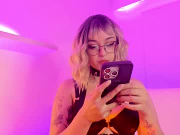 Gloomydoll Chaturbate stream image from August 22, 2025