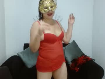 Raxxeelbigass Chaturbate stream image from August 22, 2025