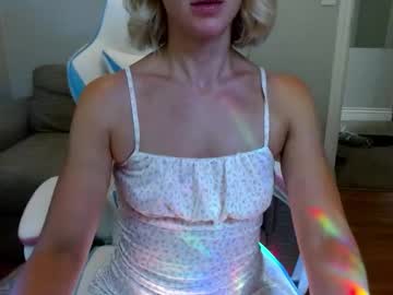 Candicamgirl stream image from August 22, 2025