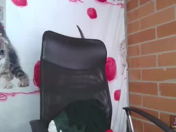 Kitty_Moon2 Chaturbate stream image from August 22, 2025