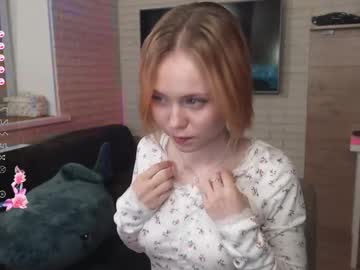 Lucy_Mirror Chaturbate stream image from August 22, 2025