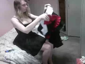 Sissymaidsummer Chaturbate stream image from August 22, 2025