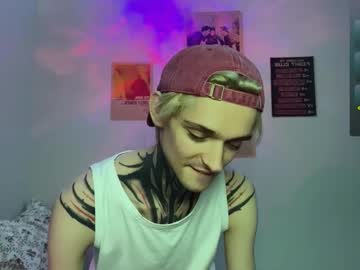 2amkiss Chaturbate stream image from August 23, 2025