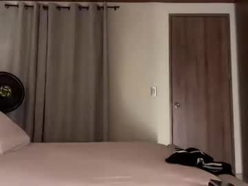 Maximohoot Chaturbate stream image from August 23, 2025