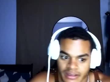 Javiskills Chaturbate stream image from August 23, 2025