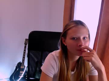 Meek_Cutie Chaturbate stream image from August 23, 2025