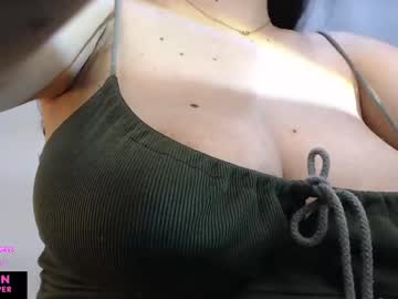 Velvetcrystal Chaturbate stream image from August 23, 2025