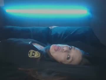 Smokeingbitch420 Chaturbate stream image from August 23, 2025