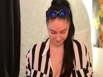 Monique_A Chaturbate stream image from August 23, 2025