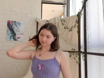 Ruminelle Chaturbate stream image from August 23, 2025