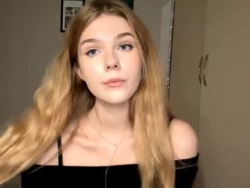 Louettawaaga Chaturbate stream image from August 23, 2025