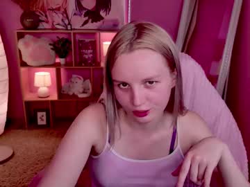 Tinasiner Chaturbate stream image from August 23, 2025