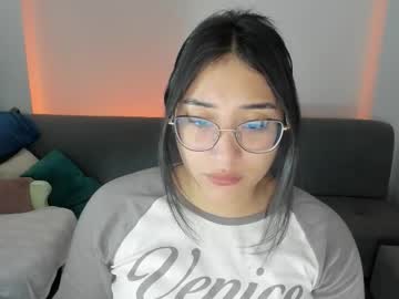 Hottbee1 Chaturbate stream image from August 23, 2025