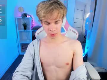 Santoire Chaturbate stream image from August 23, 2025