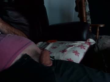 66bear Chaturbate stream image from August 23, 2025