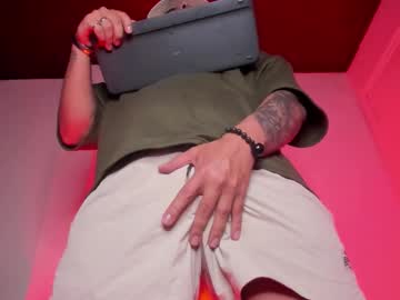 Performansmen Chaturbate stream image from August 23, 2025