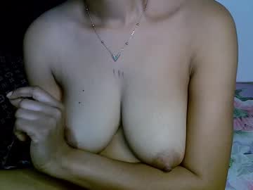 Pinknjuicyx Chaturbate stream image from August 24, 2025