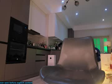 Nikkisweetie Chaturbate stream image from August 24, 2025