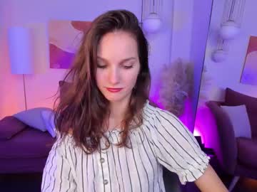 Mirandaglow Chaturbate stream image from August 24, 2025