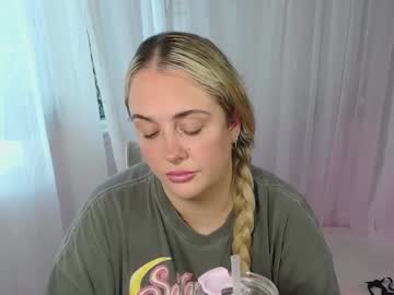 Aliceblushx Chaturbate stream image from August 24, 2025