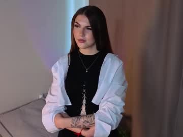 Heyjenny Chaturbate stream image from August 24, 2025