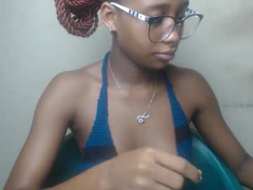 Creamyxmuffin Chaturbate stream image from August 24, 2025