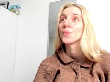 Kenziedawton Chaturbate stream image from August 24, 2025